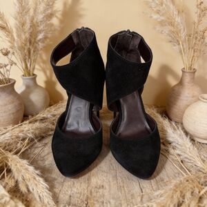Report Chic Black Suede Heels